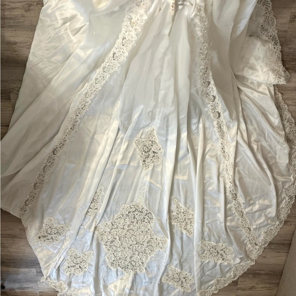Vintage Alfred Angelo Collection Wedding Dress with long beaded Train size small - Picture 12 of 17